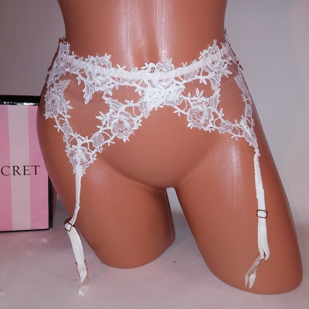 Victoria's Secret Very Sexy Cream Lace Garter Belt